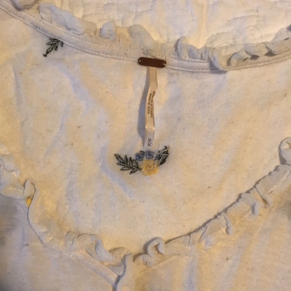 FREE PEOPLE “Full Bloom” Appliqué and Ruffle Top M - Picture 2 of 5